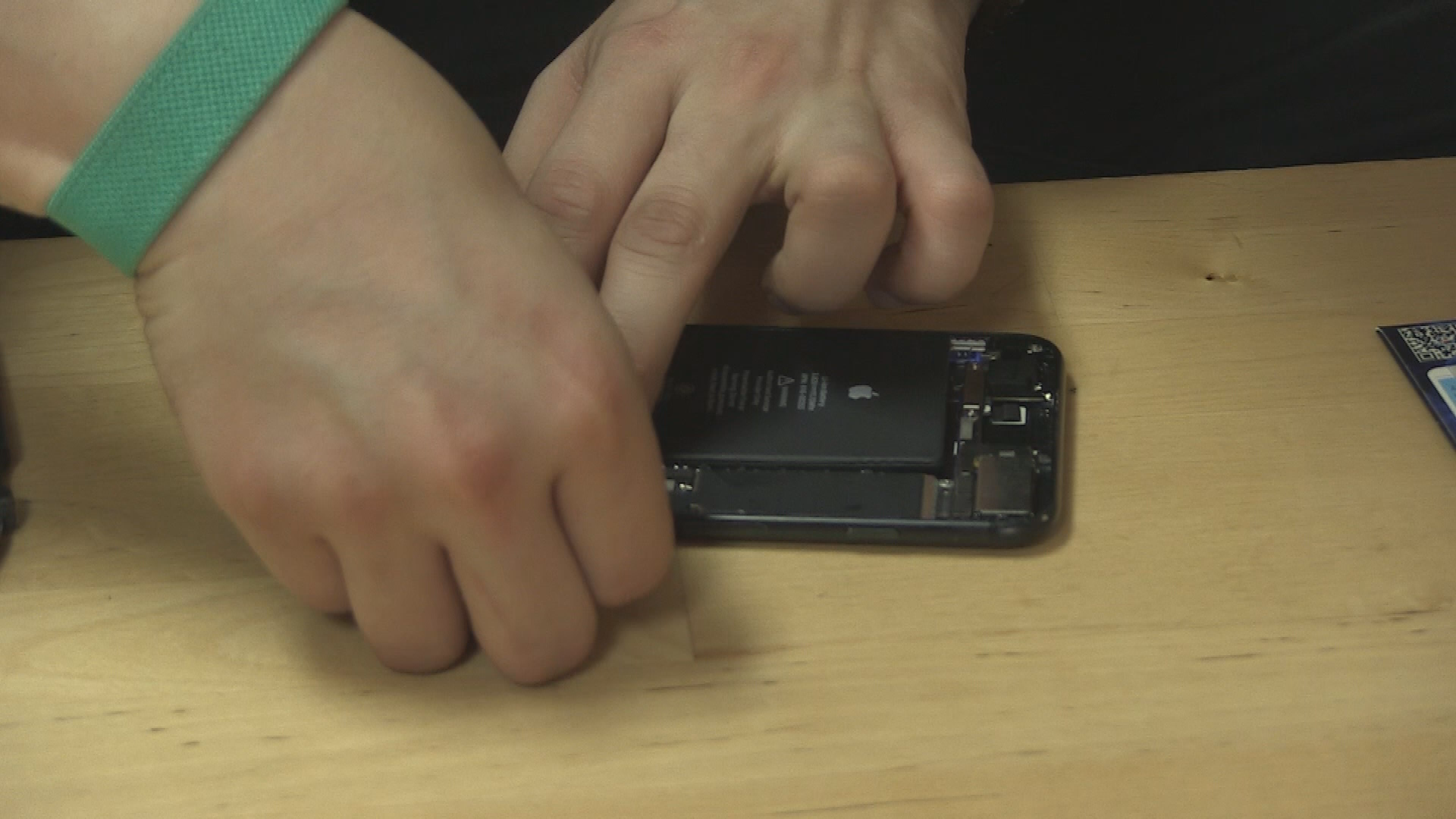 HTV iPhone LED Logo Install- Berto Taha: Class Project