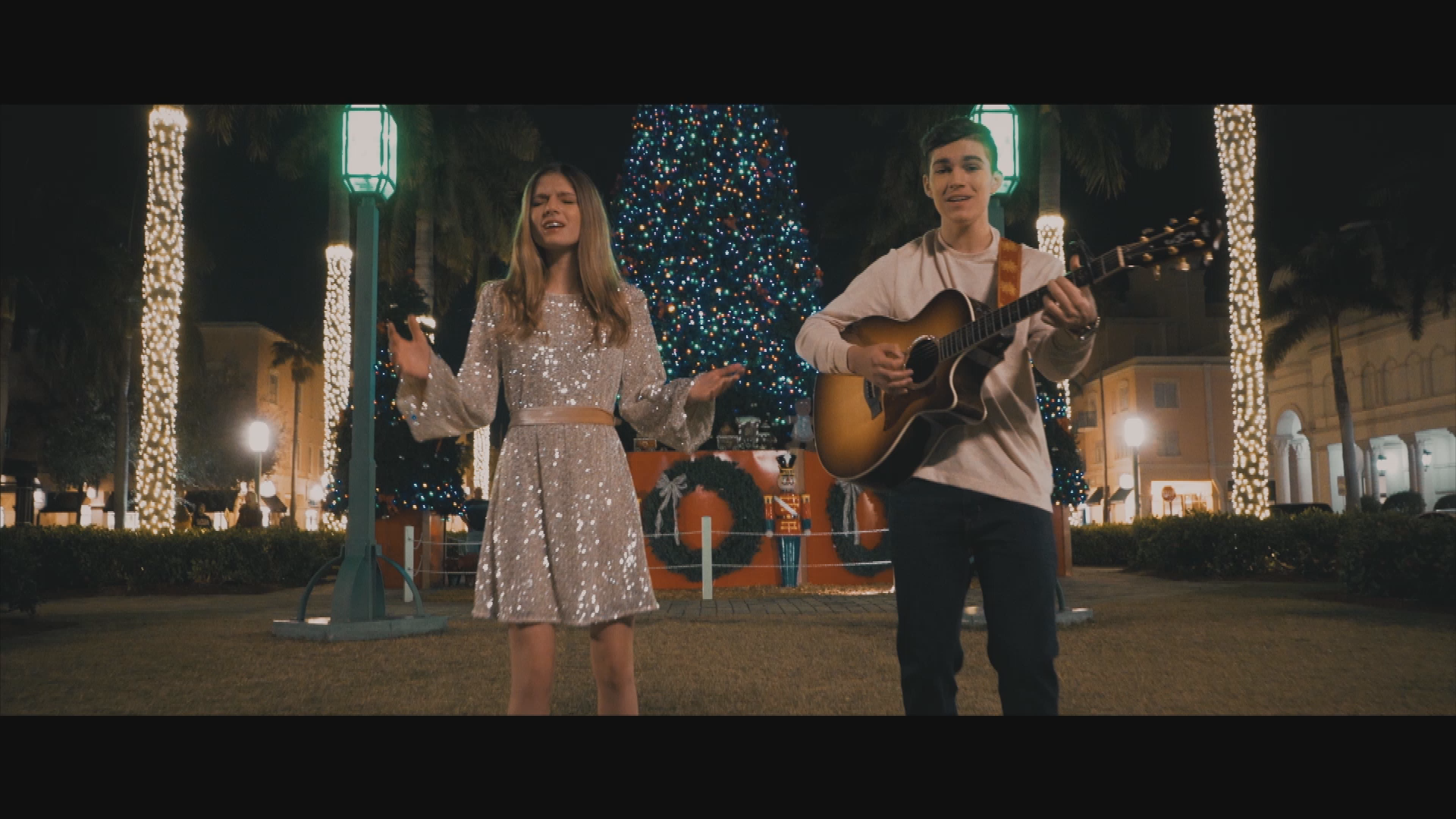 Sidewalks Entertainment - Holiday Music Vol 4